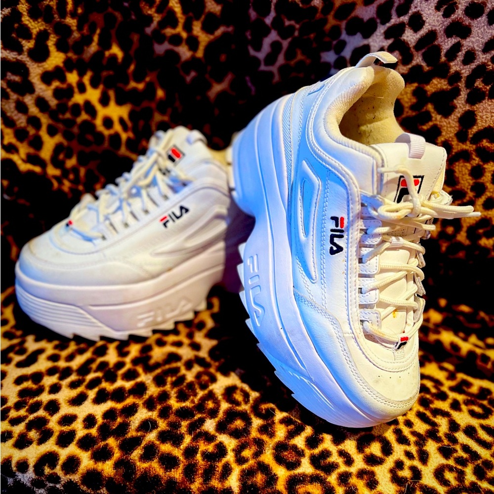 Fila Disruptor II Premium Sneaker Size 8
Leather & synthetic upper